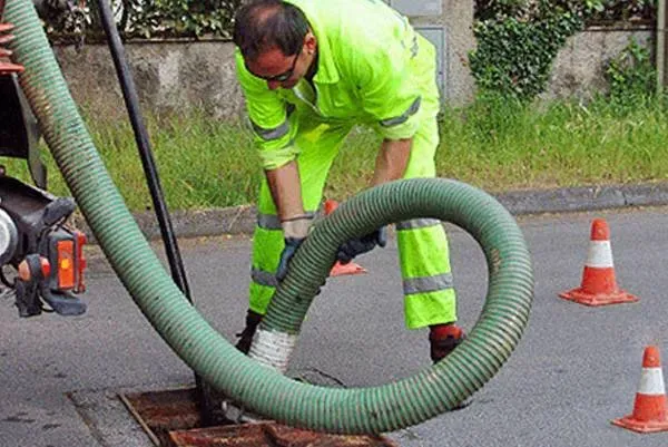 Vidange de fosse près de Périers