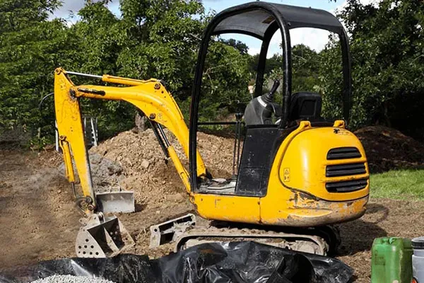 Curage de fossé près de Périers